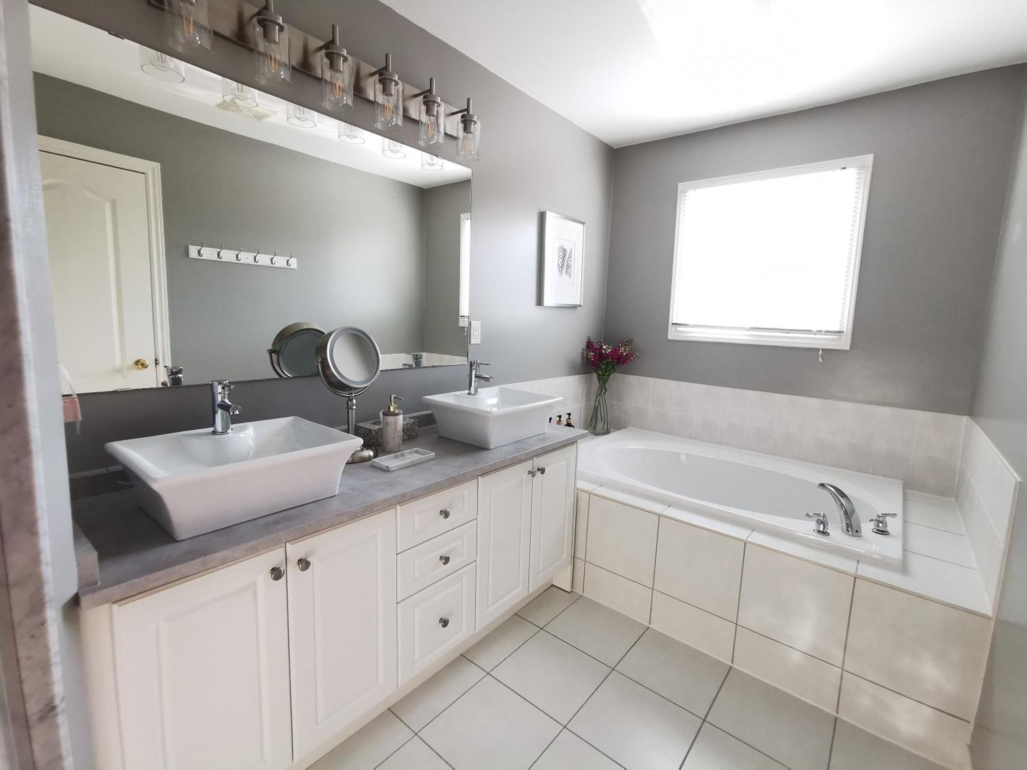 4 Bedroom 3 Washroom Charming Home In Markham With Warm Cozy Vibe Buitenkant foto